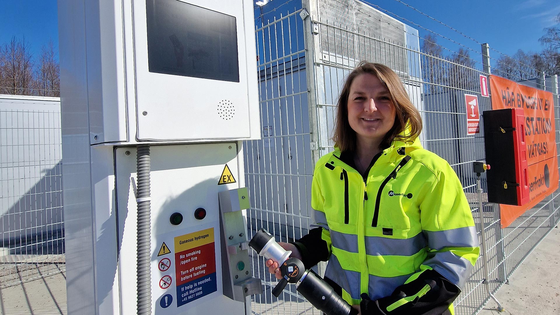 Frida Jahncke vid MaserFrakts vätgastankstation