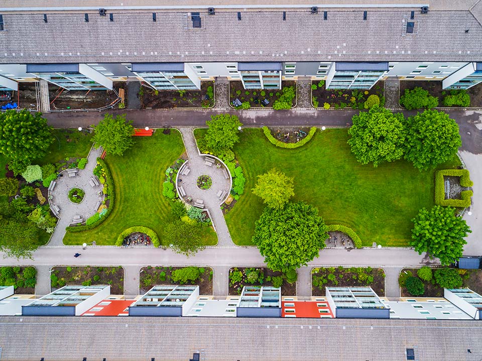 Gård vid bostadsområde från ovan, Mölndal